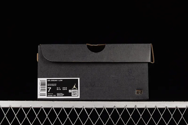All categories Air Jordan Jordan series basketball shoes Air Jordan 1 Low Z version Air Jordan 1 Low "Vintage Grey" AJ1 Joe 1 white gray low-top basketball shoes 553558-053